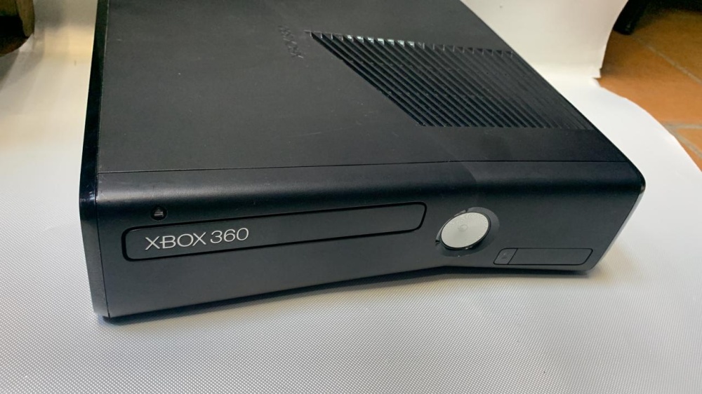 Игровая приставка XBOX 360