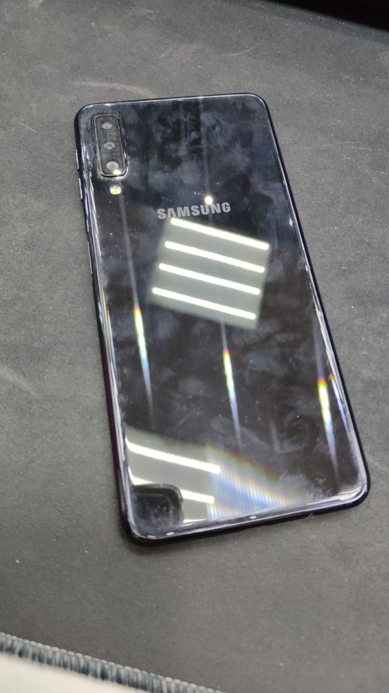 Смартфон Samsung A7 2018 64гб