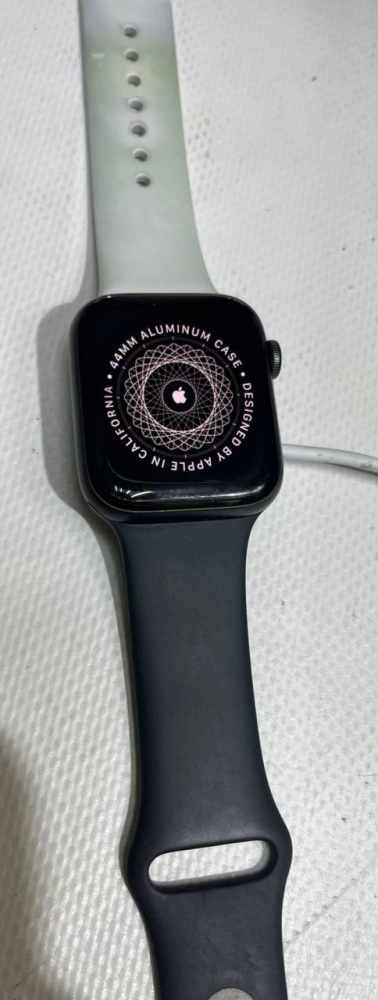 Часы Apple SE-44mm