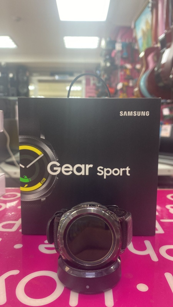 Смарт-браслет Samsung Gear Sport